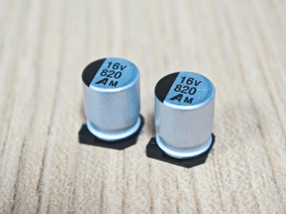 非固体贴片铝电解电容器